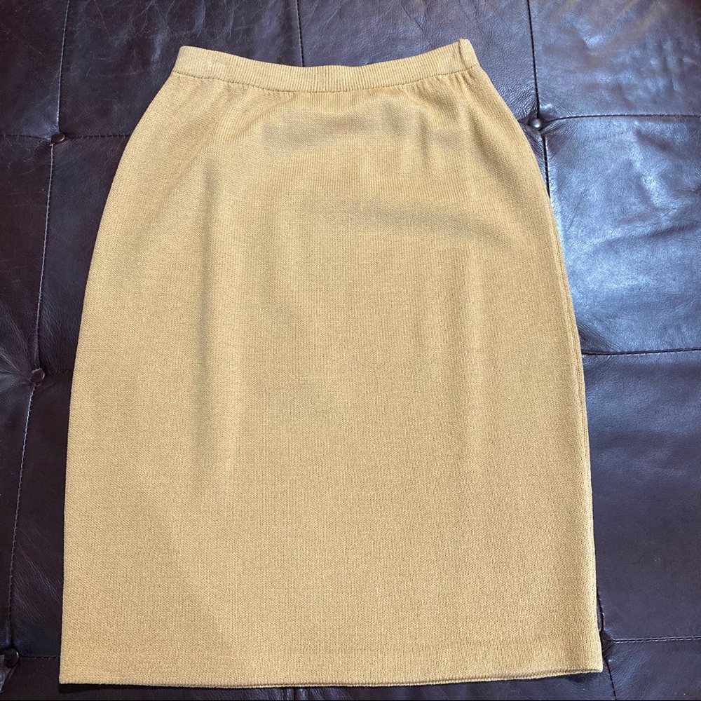 St. John Pre-owned size 6